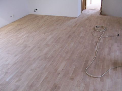 Broušení parketů na Slapech