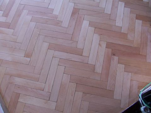 Broušení bukových parket v Kralupech nad Vltavou Broušení bukových parket v Kralupech nad Vltavou