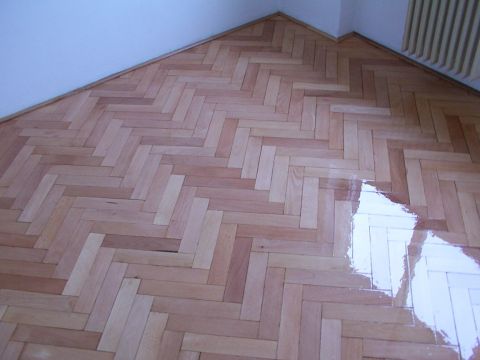 Lakované parkety v Milovicích
