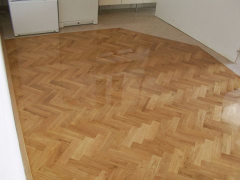 Lakování parket na Praze 3